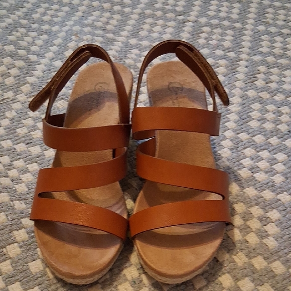 Shoes - Brown Strappy Sandals